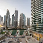 Cozy Studio L Dubai Marina L Parking, Pool & Gym